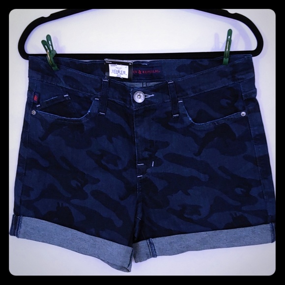 Rock & Republic Pants - Rock & Republic Blue Camouflage Roll Short Size 12